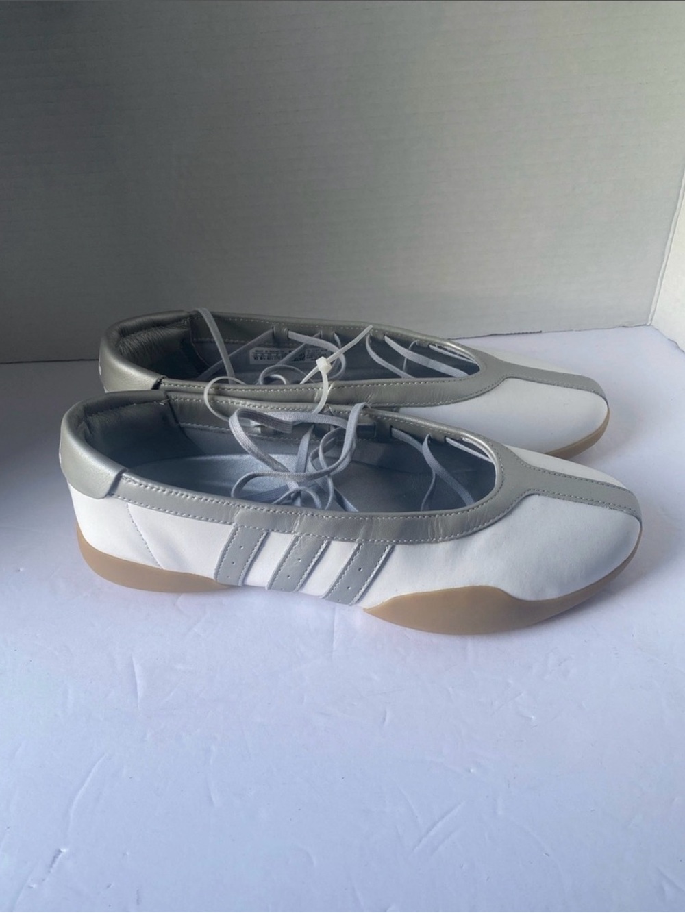Women's White and Gray Lace-Up Casual Sneakers Size 10